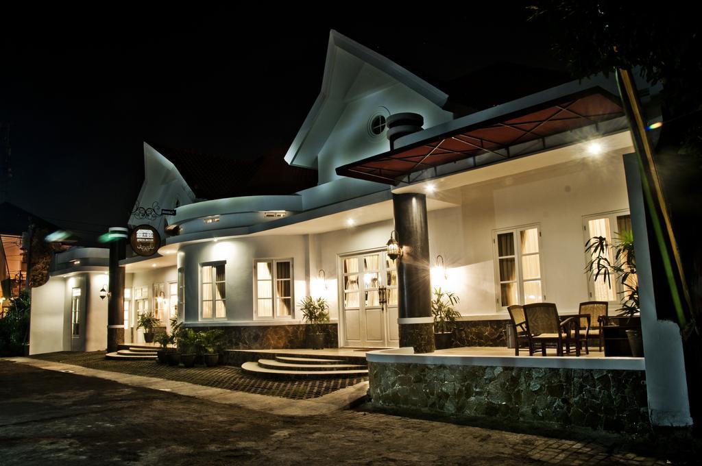 Ipienk House Yogyakarta Hotell Exteriör bild