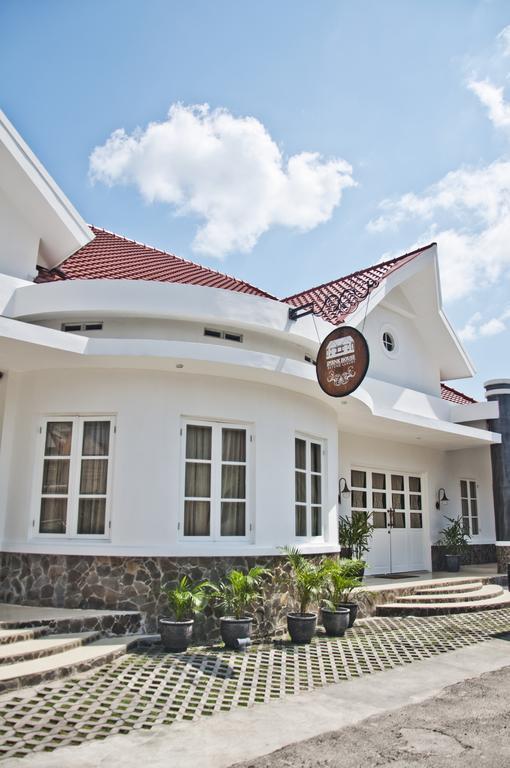 Ipienk House Yogyakarta Hotell Exteriör bild